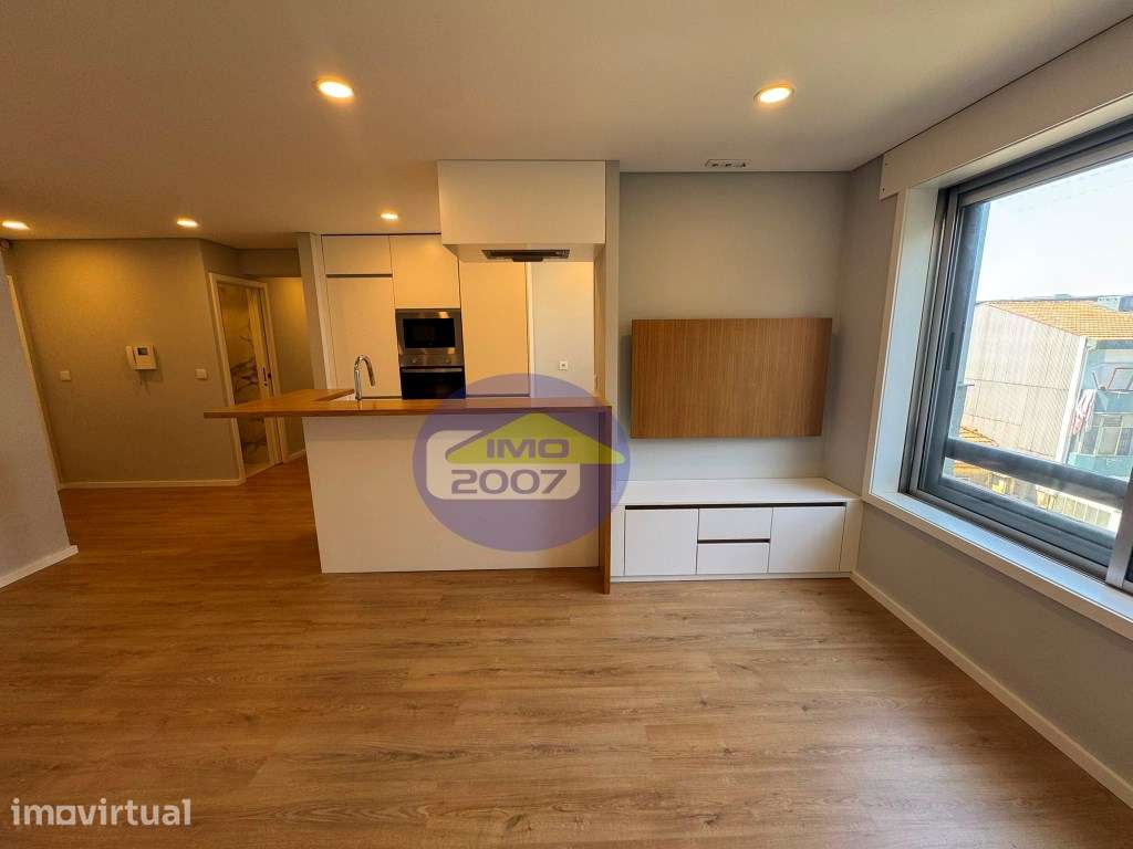 Apartamento T2 no Porto - Grande imagem: 3/19