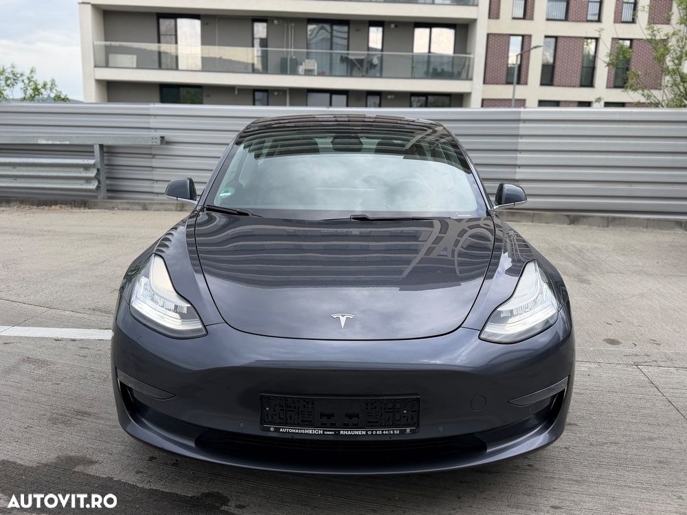 Tesla Model 3 - 12
