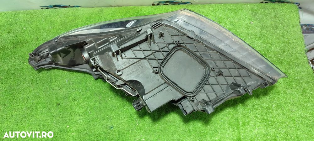 FAR DREAPTA HALOGEN RENAULT MEGANE 3 / COD OEM 260103187R / 0301244204 2008-2013 (4E2) - 7