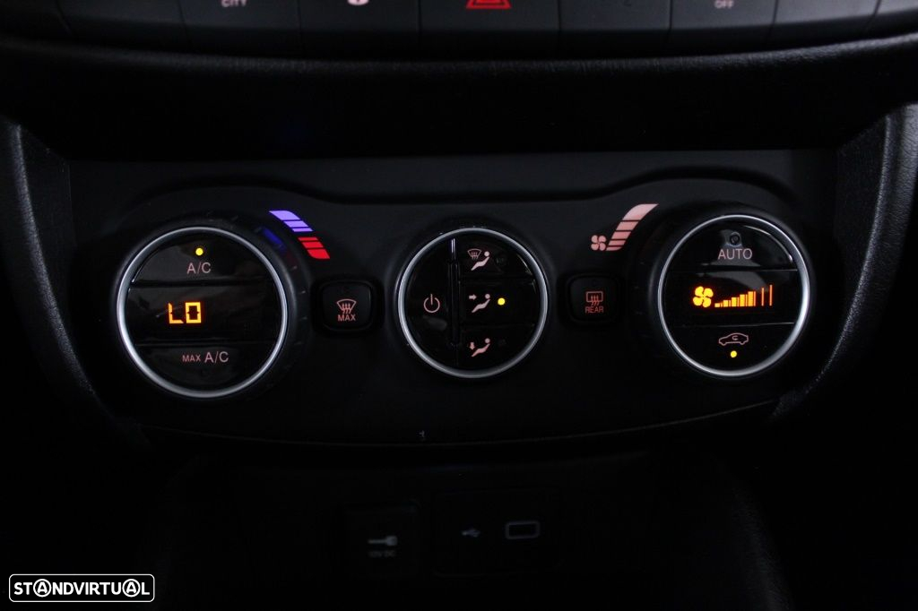 Fiat Tipo Station Wagon 1.3 M-Jet Lounge - 29