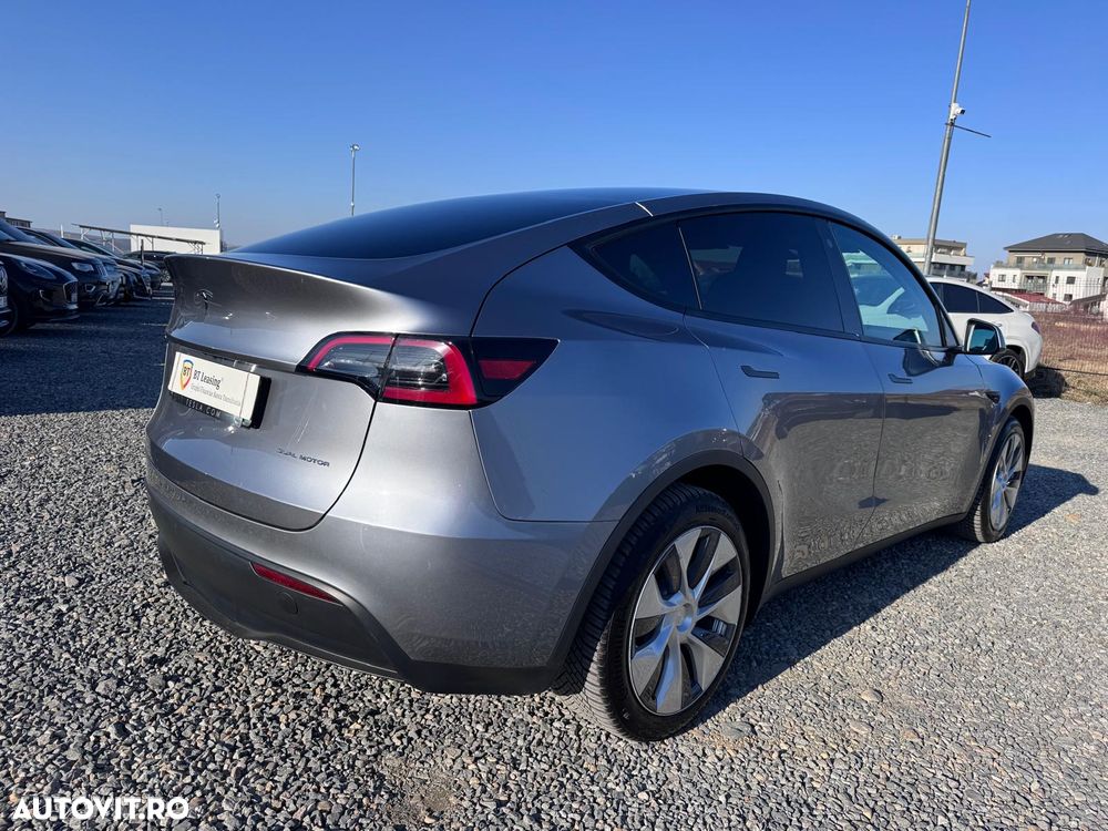 Tesla Model Y Long Range Dual Motor AWD - 3