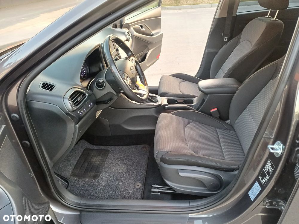 Hyundai i30 blue Kombi 1.4 - 20