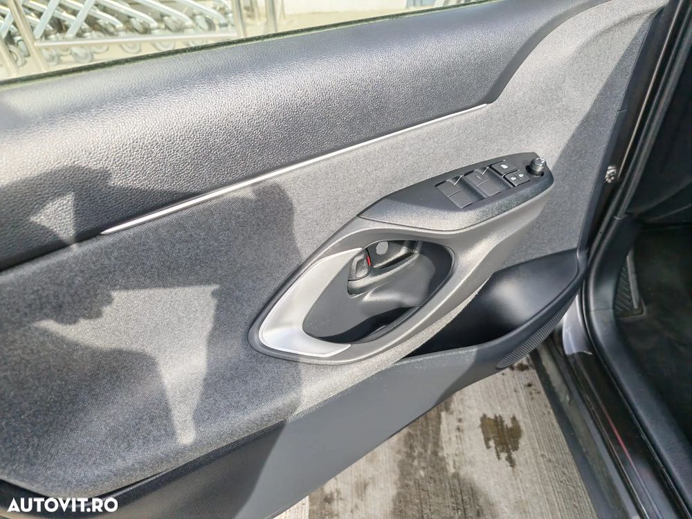 Toyota Yaris Cross 1.5 VVT-i HSD 4x2 Dynamic - 4