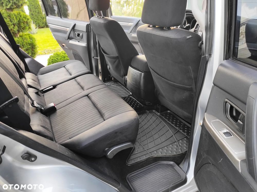 Mitsubishi Pajero - 23