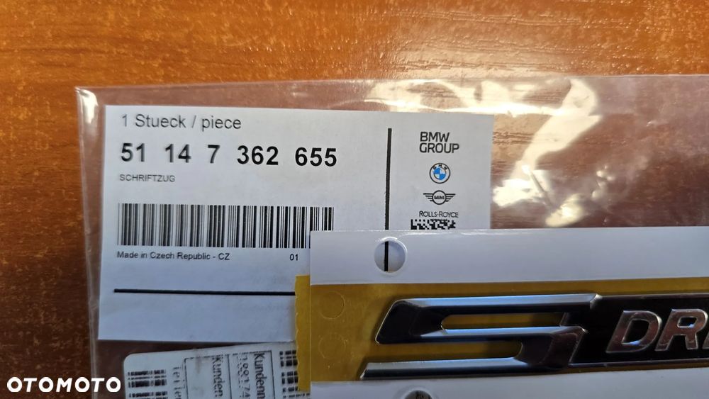 BMW emblemat SDRIVE 20d 51147362655 - 2