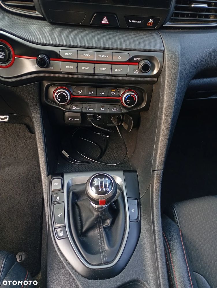 Hyundai Veloster 1.6 Turbo Premium - 13