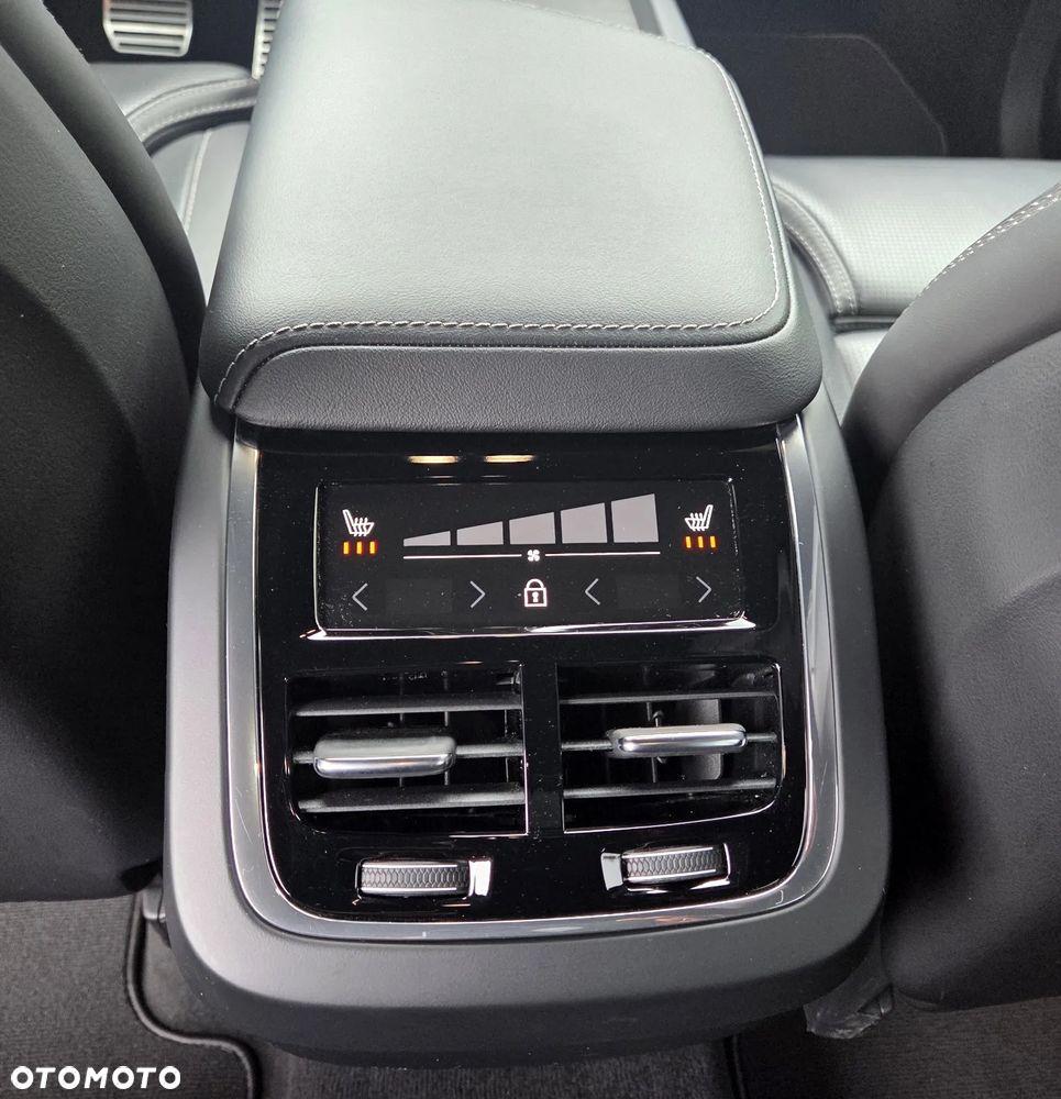 Volvo XC 60 B4 D Ultimate Dark - 29