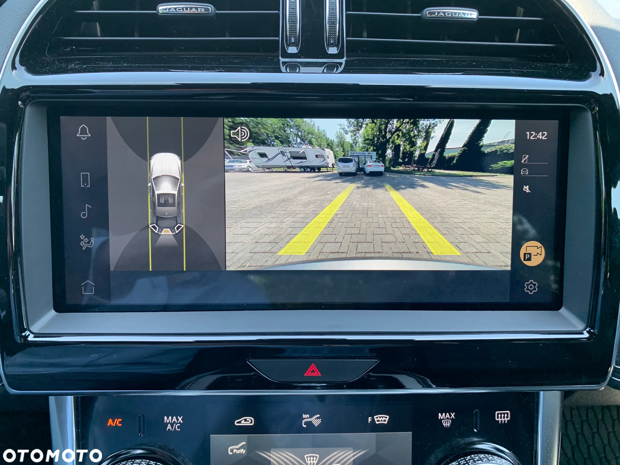 Jaguar XE 2.0 D200 mHEV AWD R-Dynamic SE - 13