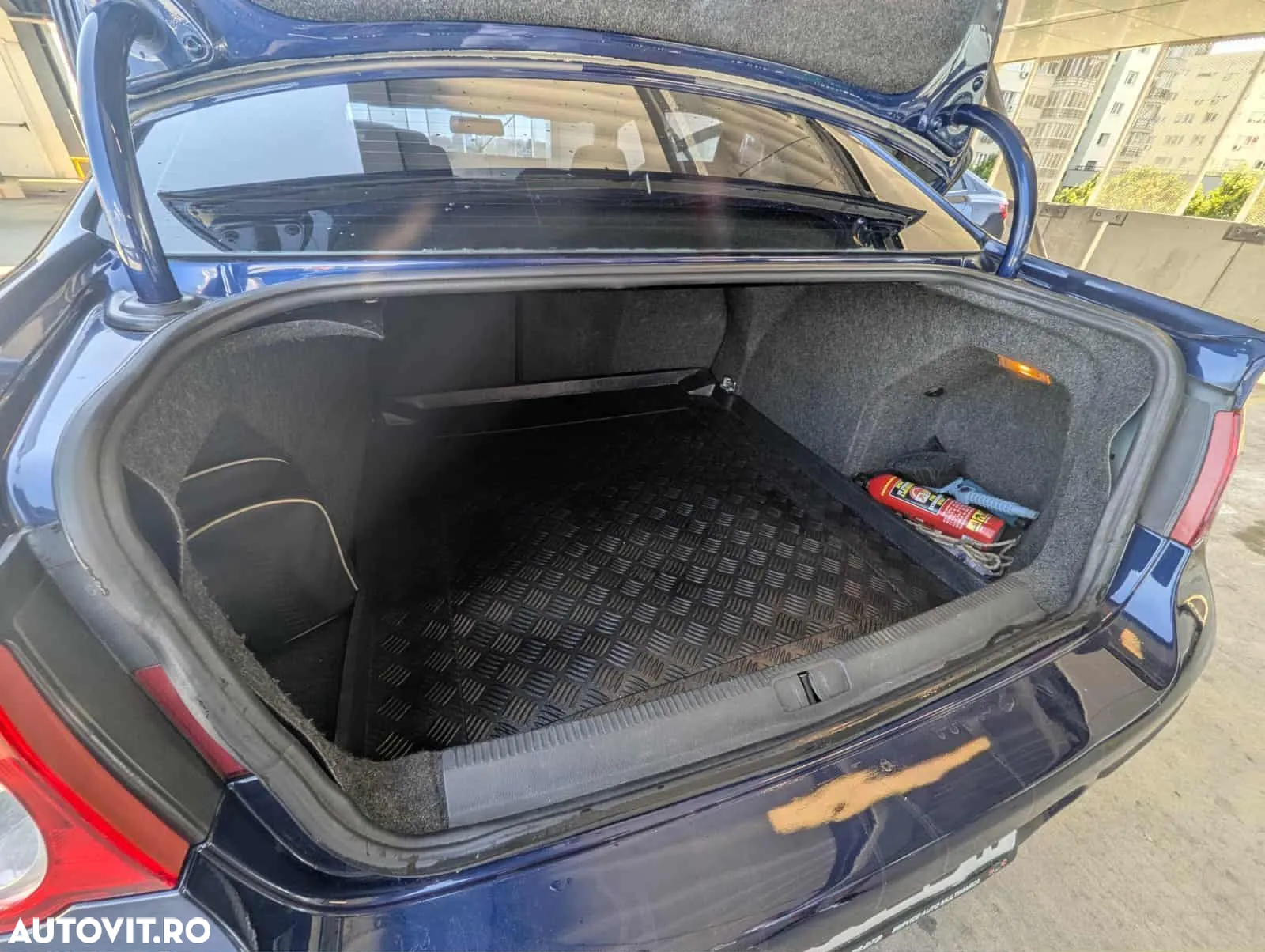 Volkswagen Passat 2.0TDI Comfortline DPF Bluemotion Technology - 4