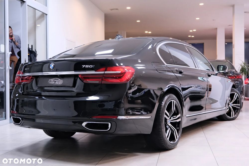 BMW Seria 7 750Li xDrive - 13