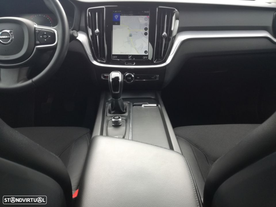 Volvo V60 2.0 D3 Momentum - 24