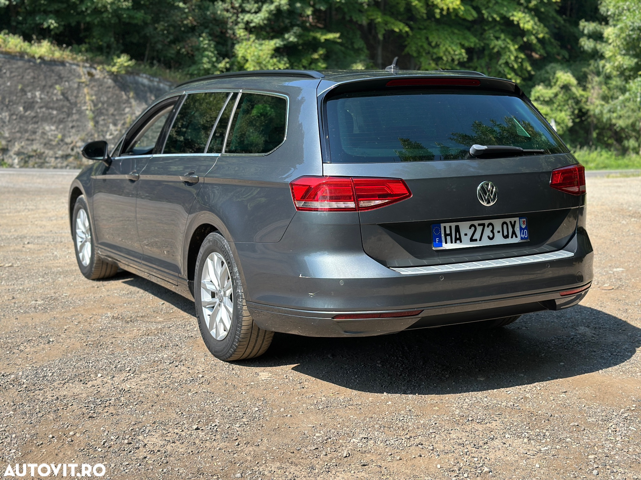 Volkswagen Passat - 4