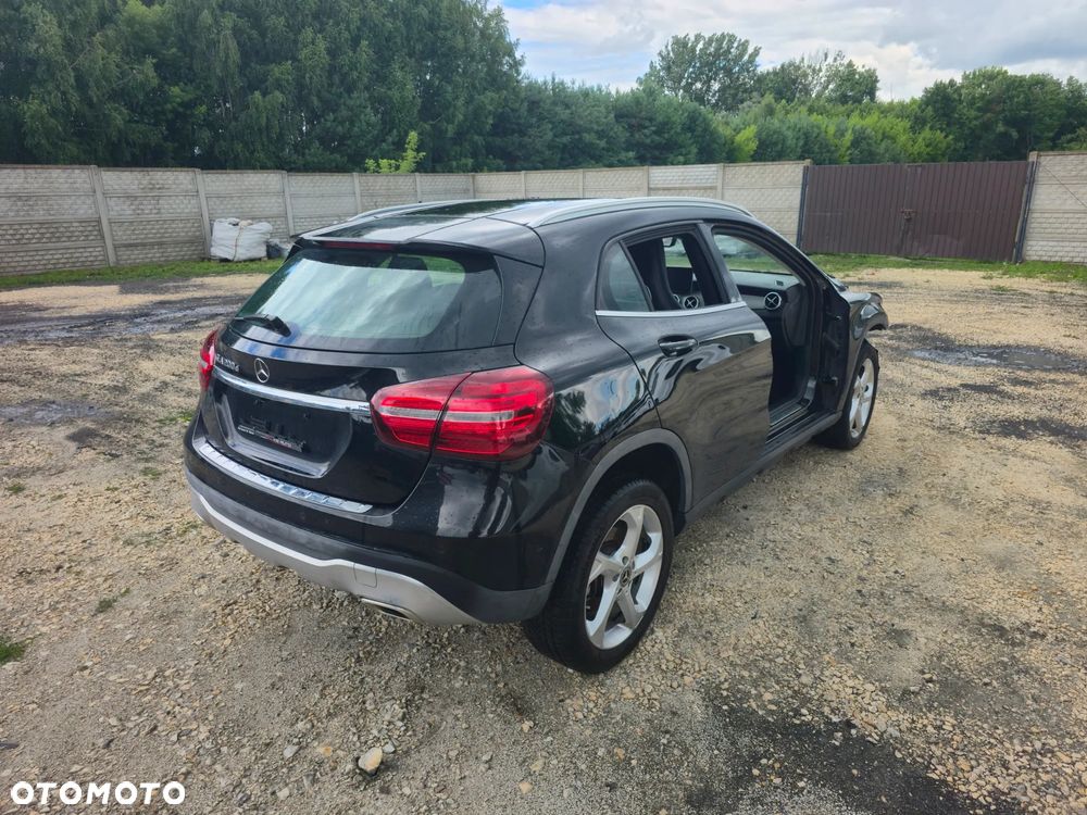 Mercedes-Benz GLA 200 d 7G-DCT - 3