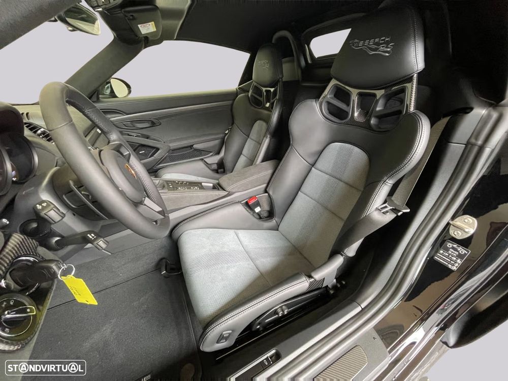 Porsche 718 Spyder - 10