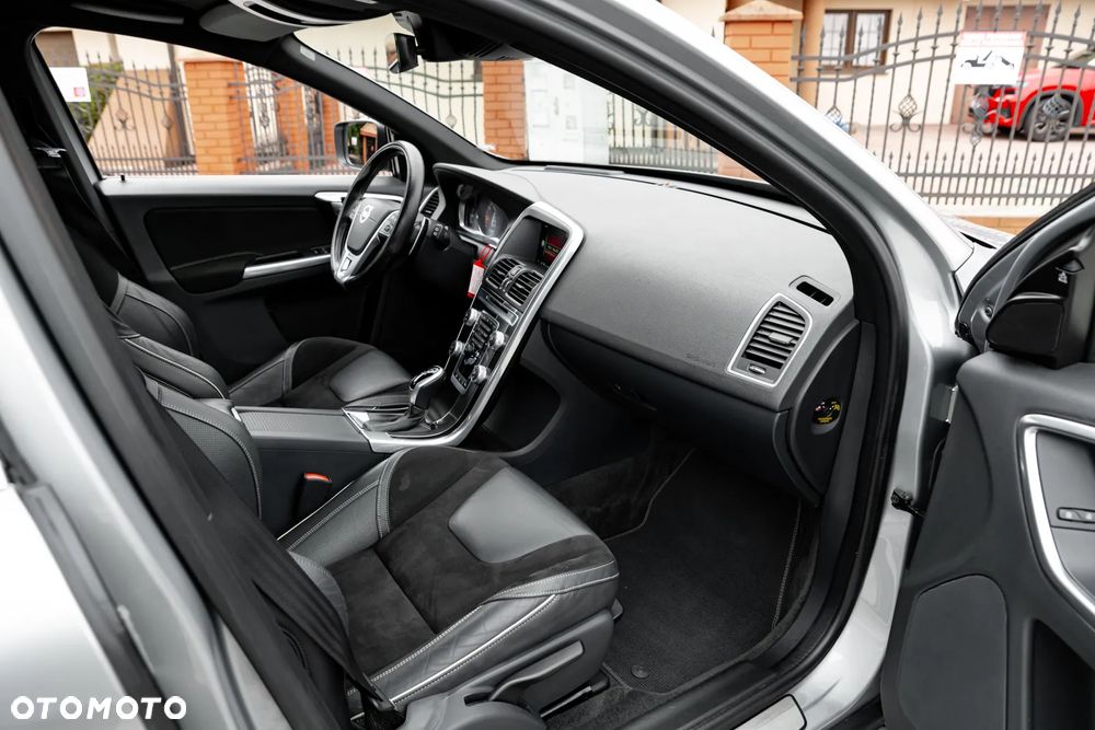 Volvo XC 60 T5 AWD R-Design Momentum EU6 - 25