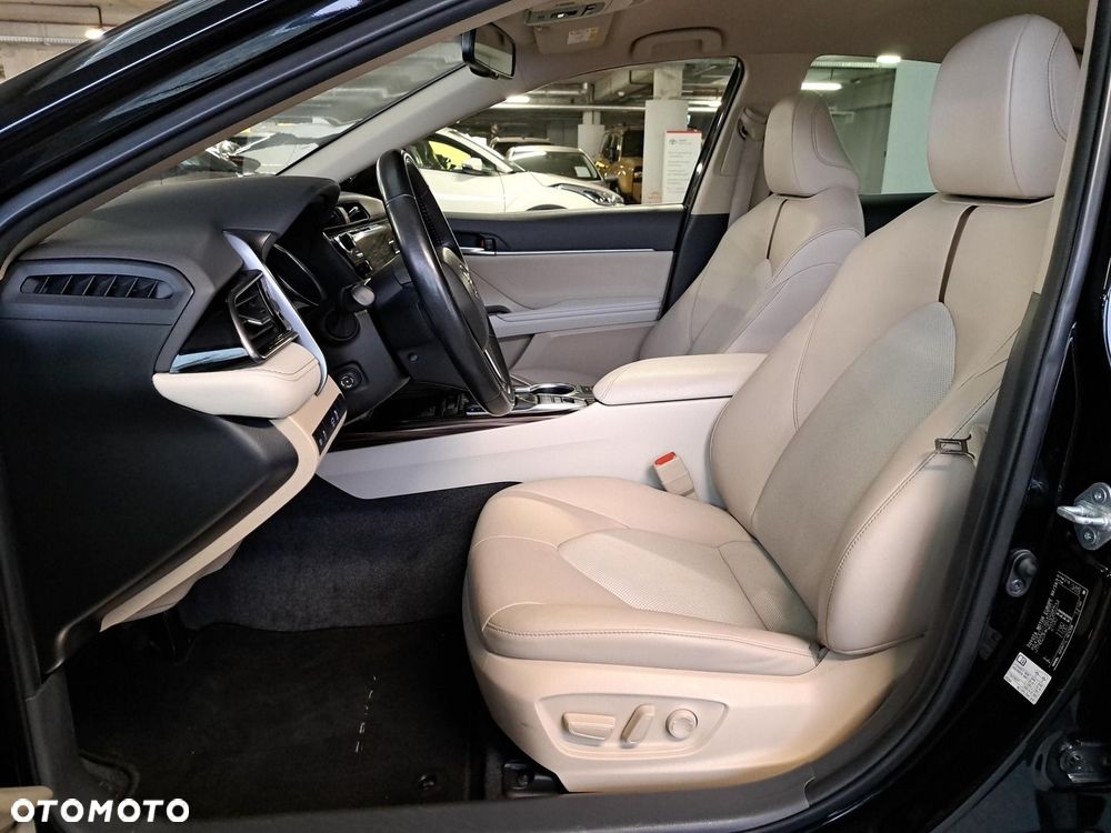 Toyota Camry 2.5 Hybrid Executive CVT - 11