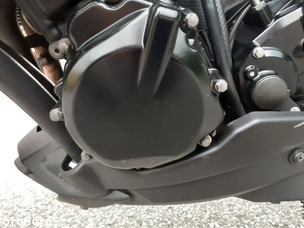 Suzuki GSR - 9