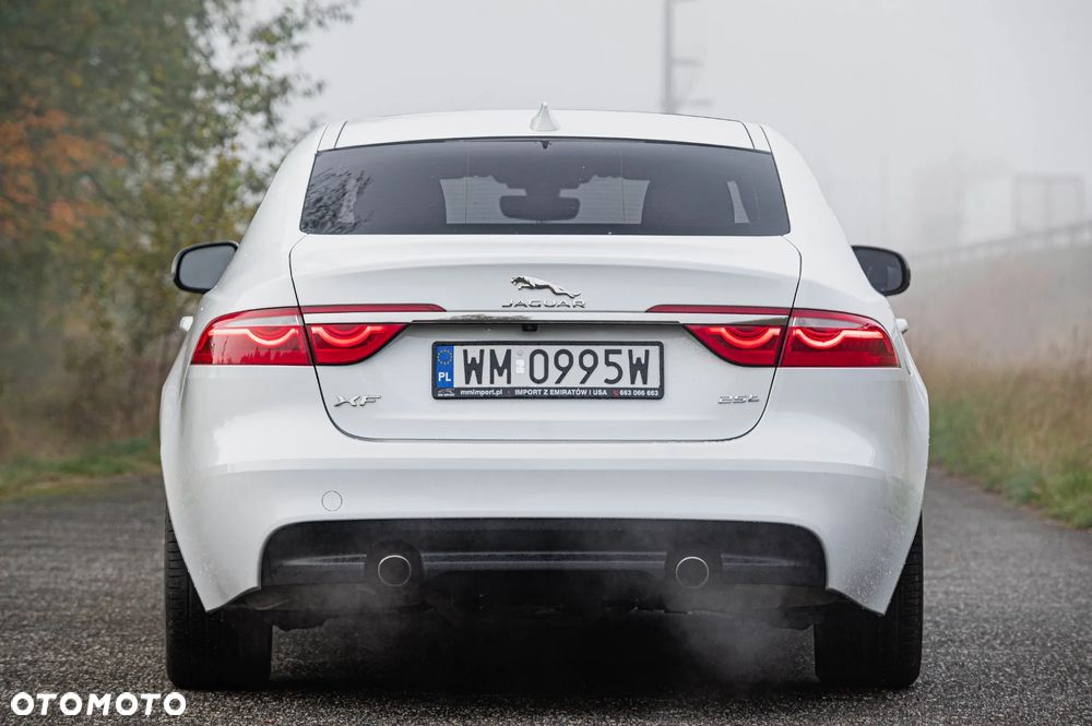 Jaguar XF - 12