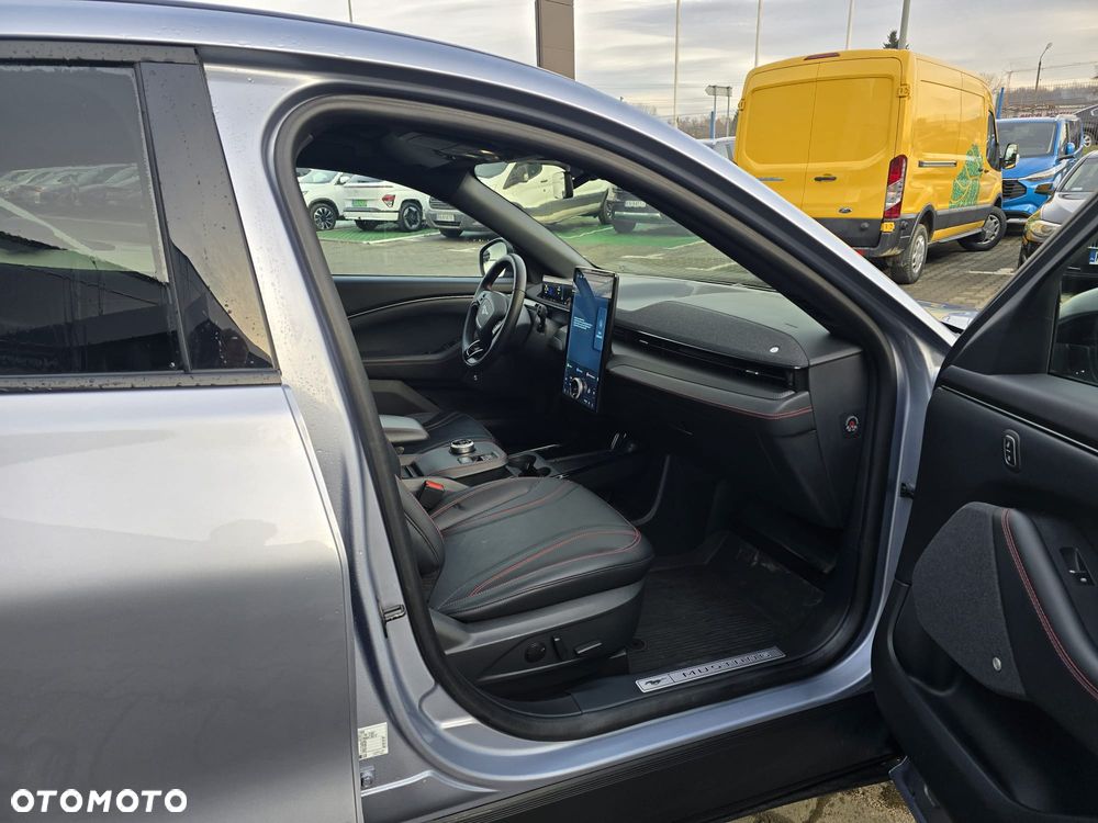 Ford Mustang Mach-E - 16