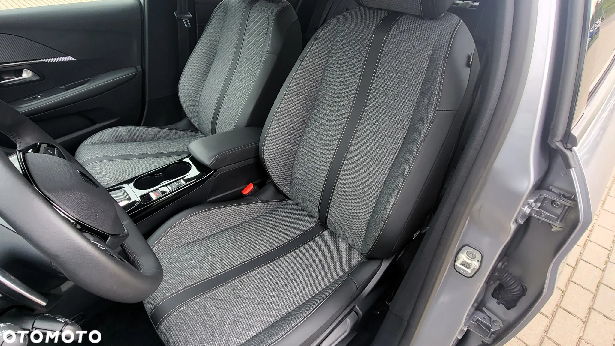 Peugeot 208 1.2 mHEV Allure - 21