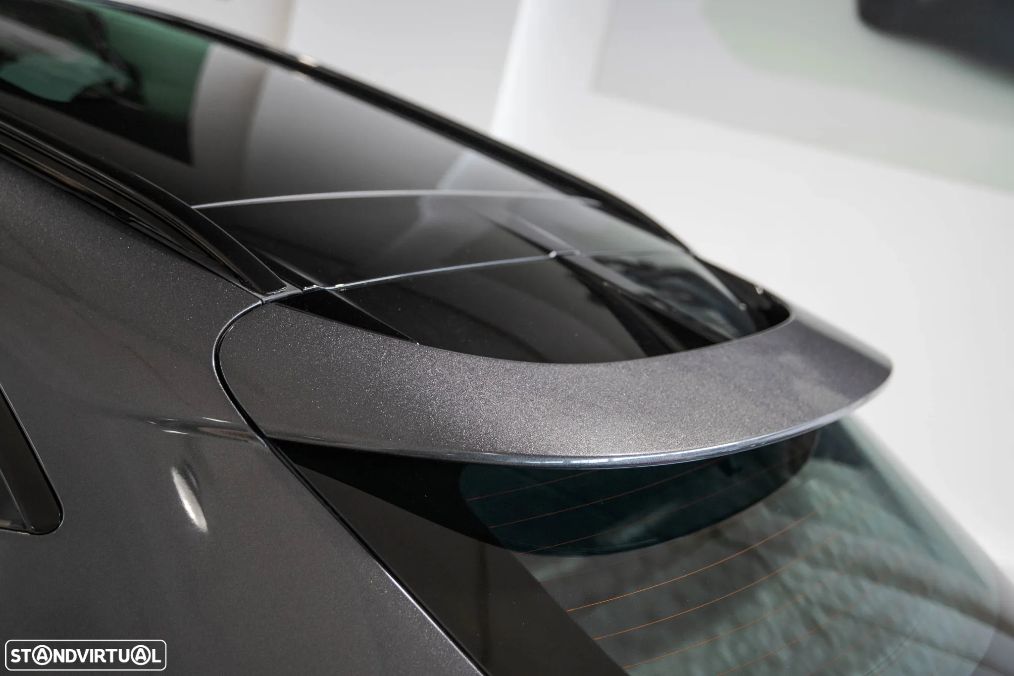 Aston Martin DBX Standard - 12
