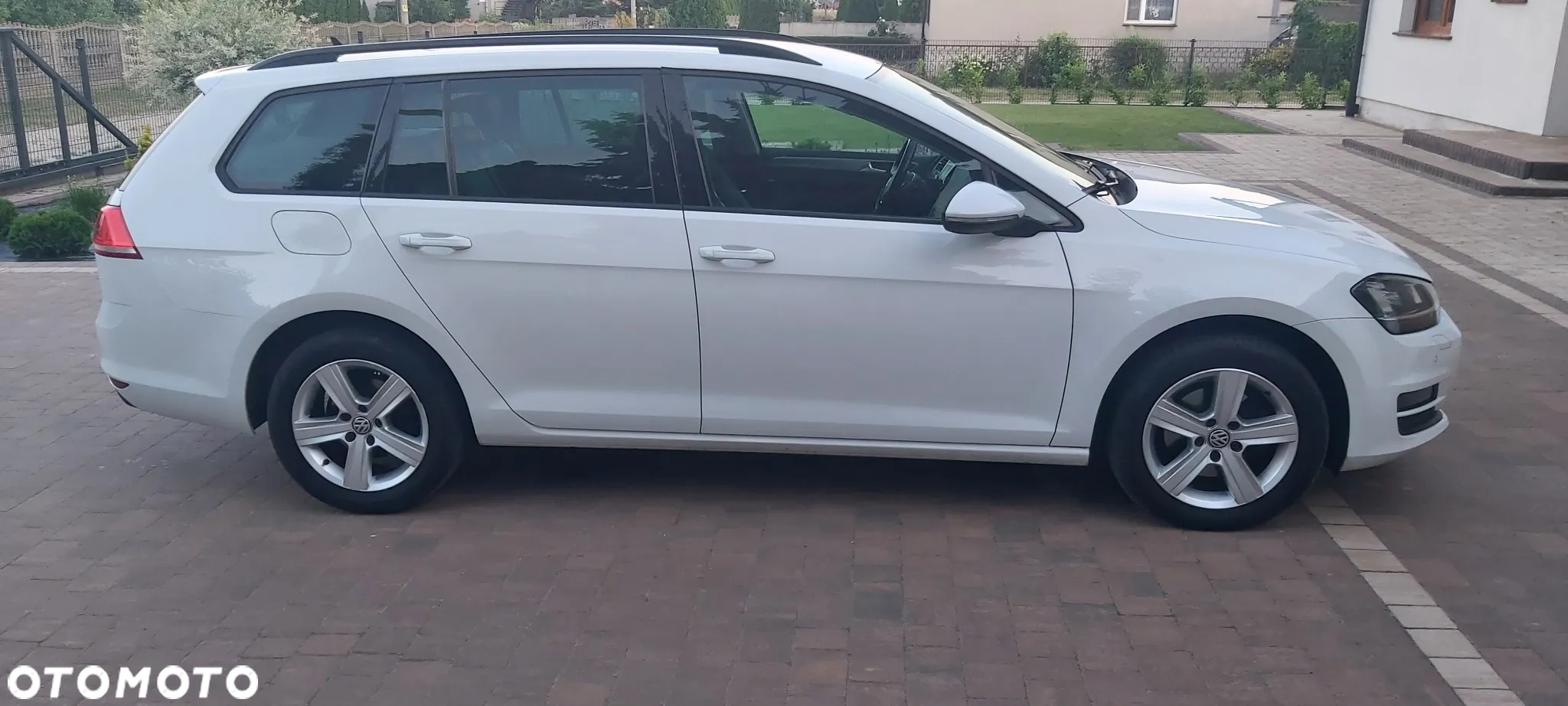 Volkswagen Golf 2.0 BlueTDI DSG Comfortline - 4