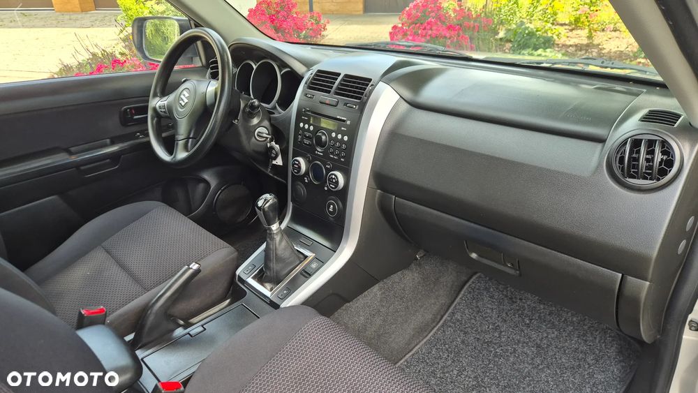 Suzuki Grand Vitara 1.6 Club - 14