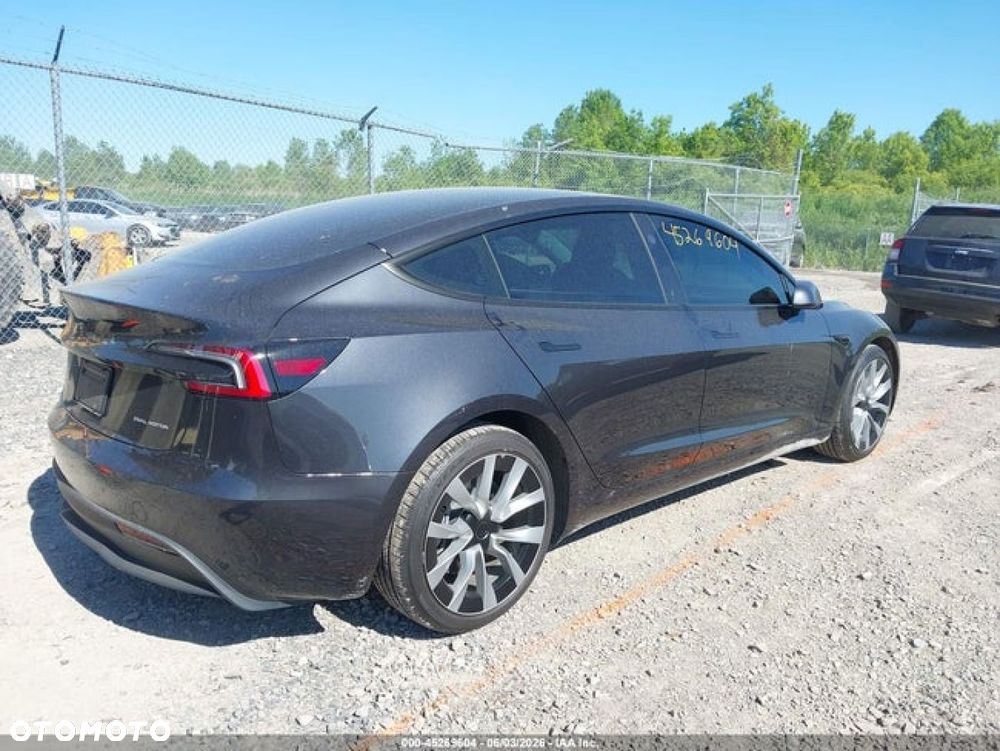 Tesla Model 3 - 5