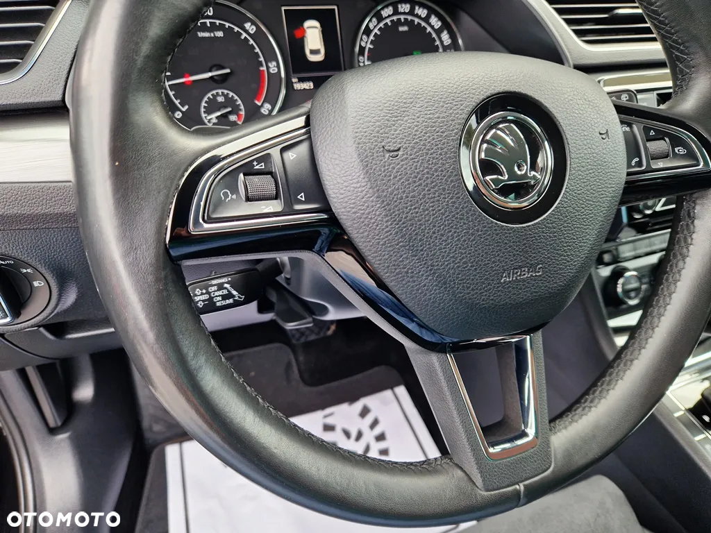 Skoda Superb Combi 2.0 TDI DSG Premium Edition - 30