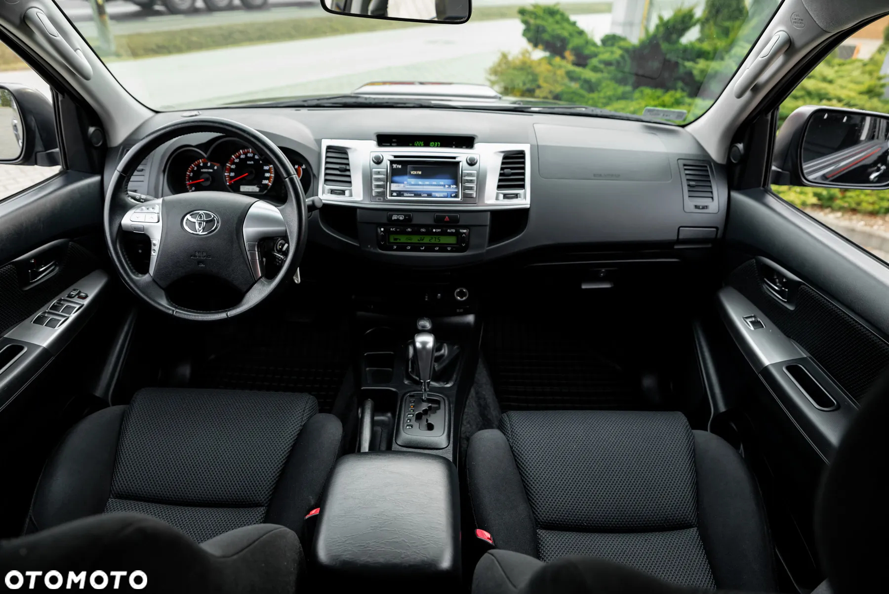 Toyota Hilux 3.0 D-4D SR5 - 10