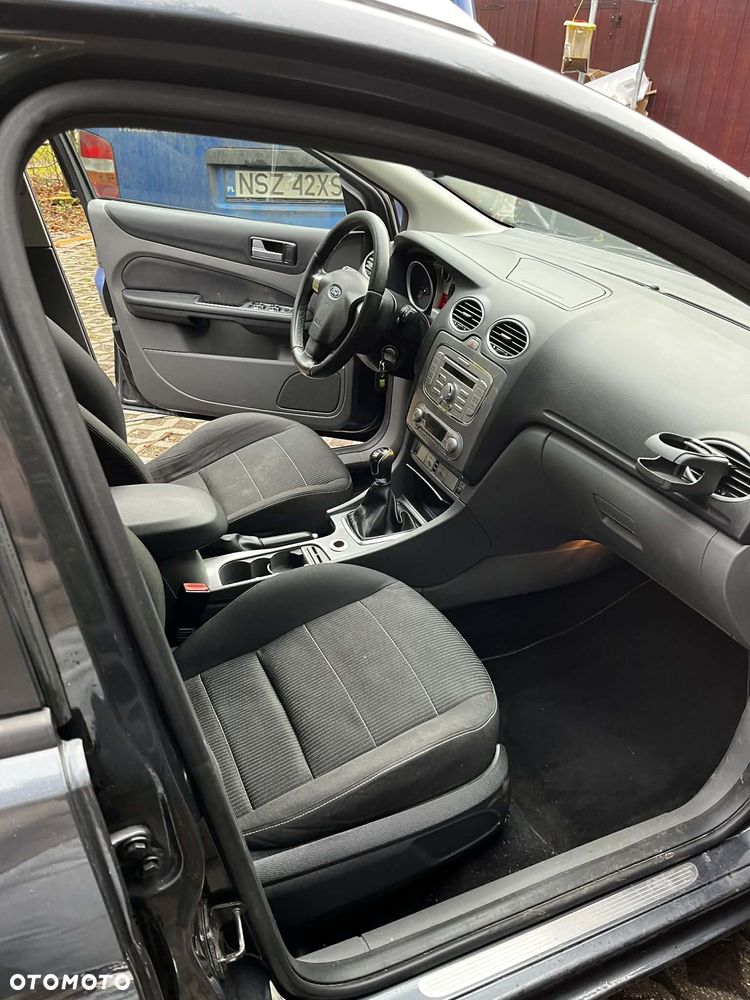 Ford Focus 1.8 FF Trend - 18
