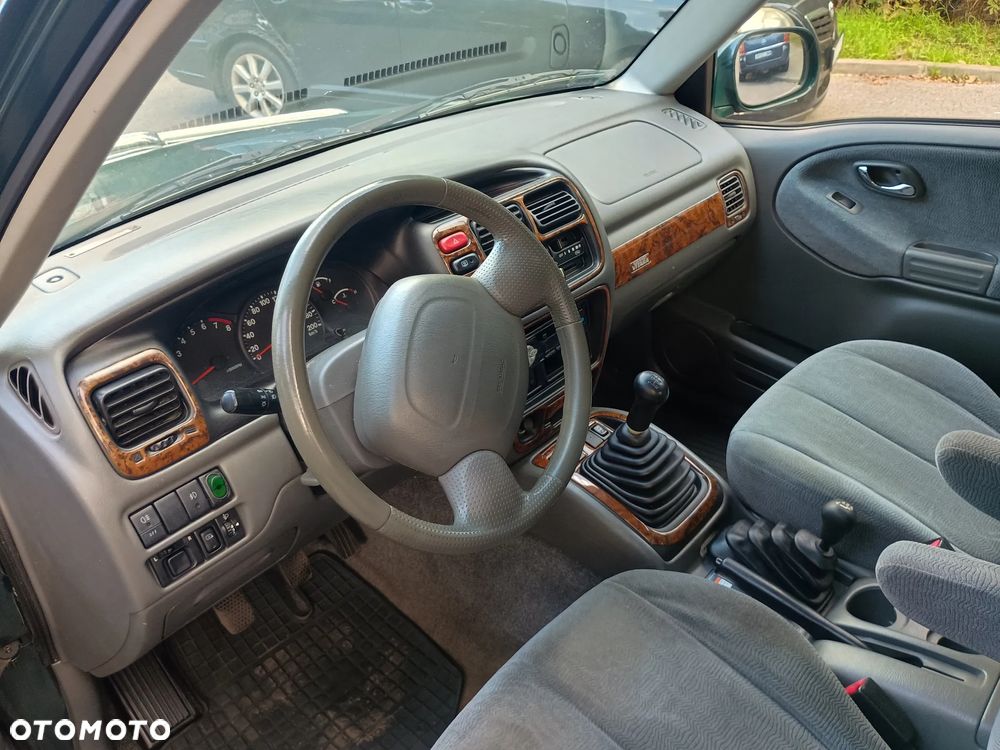 Suzuki Grand Vitara 2.7 V6 - 13