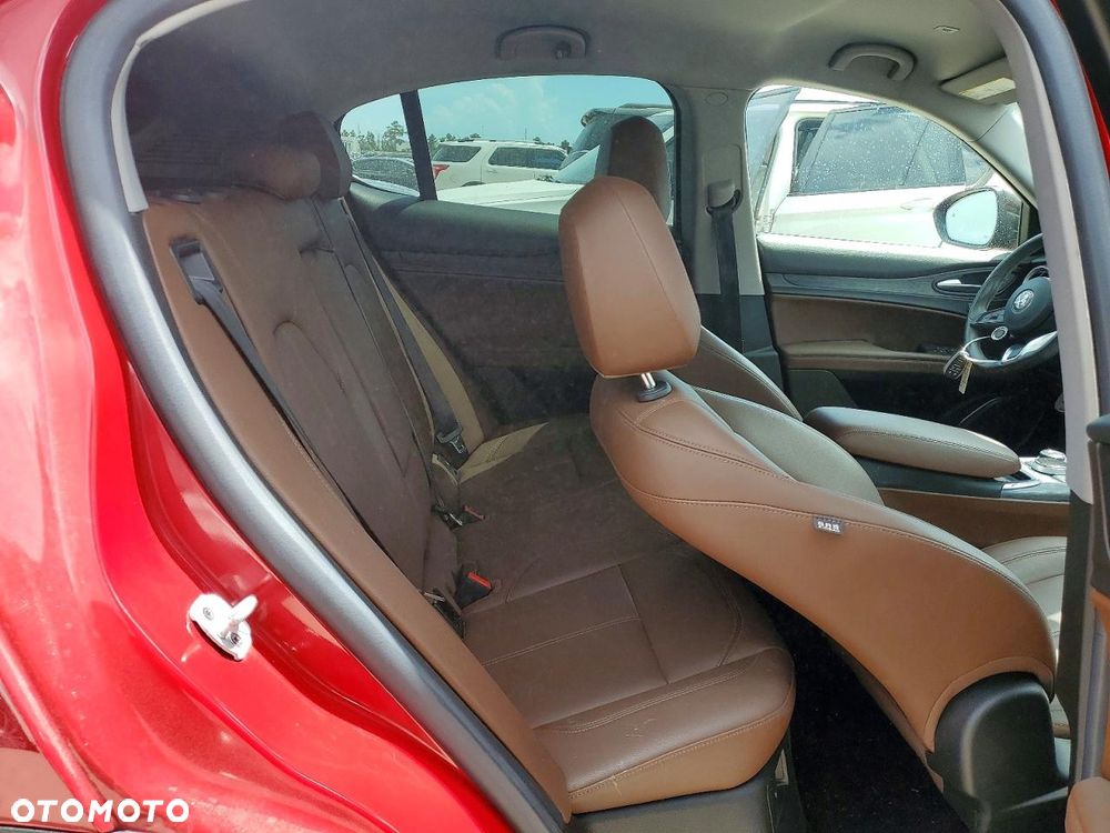 Alfa Romeo Stelvio - 12