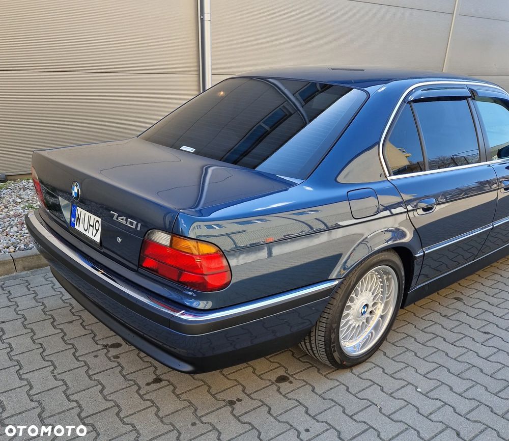 BMW Seria 7 740i V8 - 4
