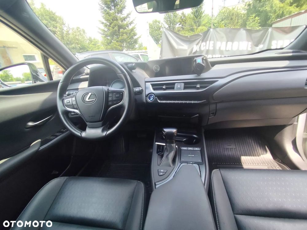 Lexus UX - 9