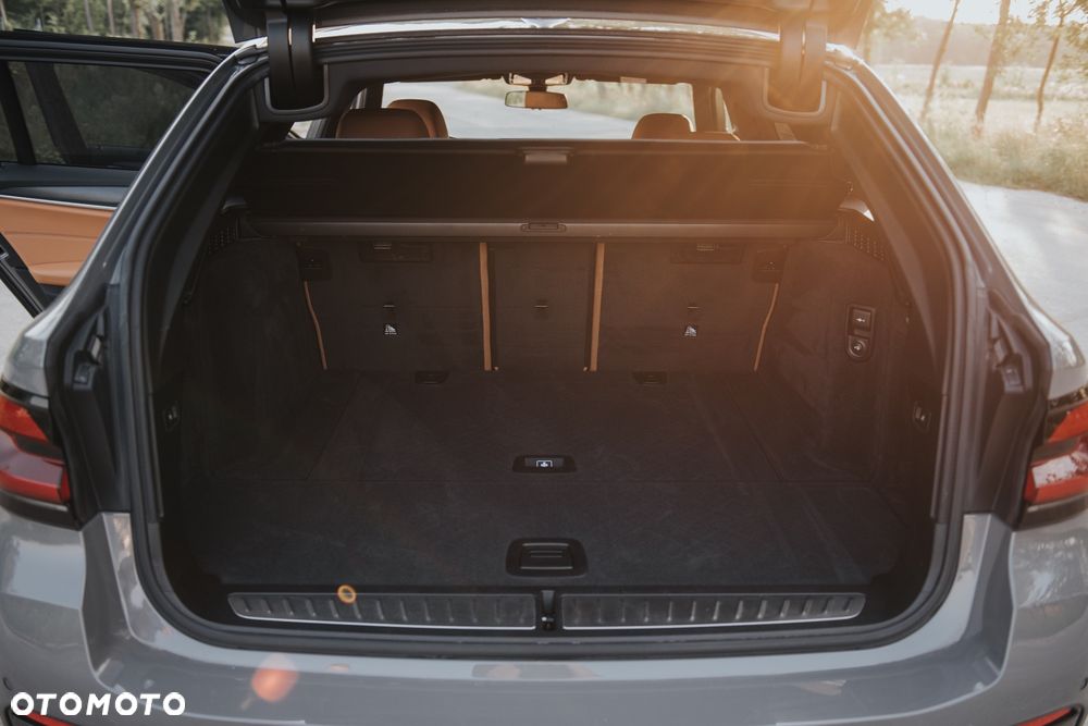 BMW Seria 5 520i - 25