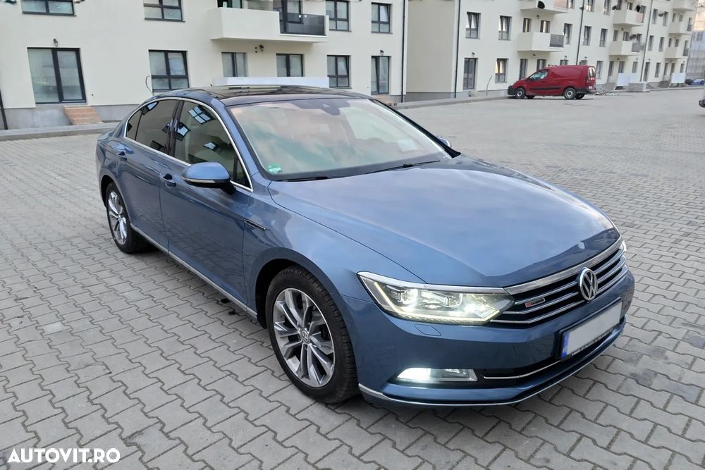 Volkswagen Passat - 1