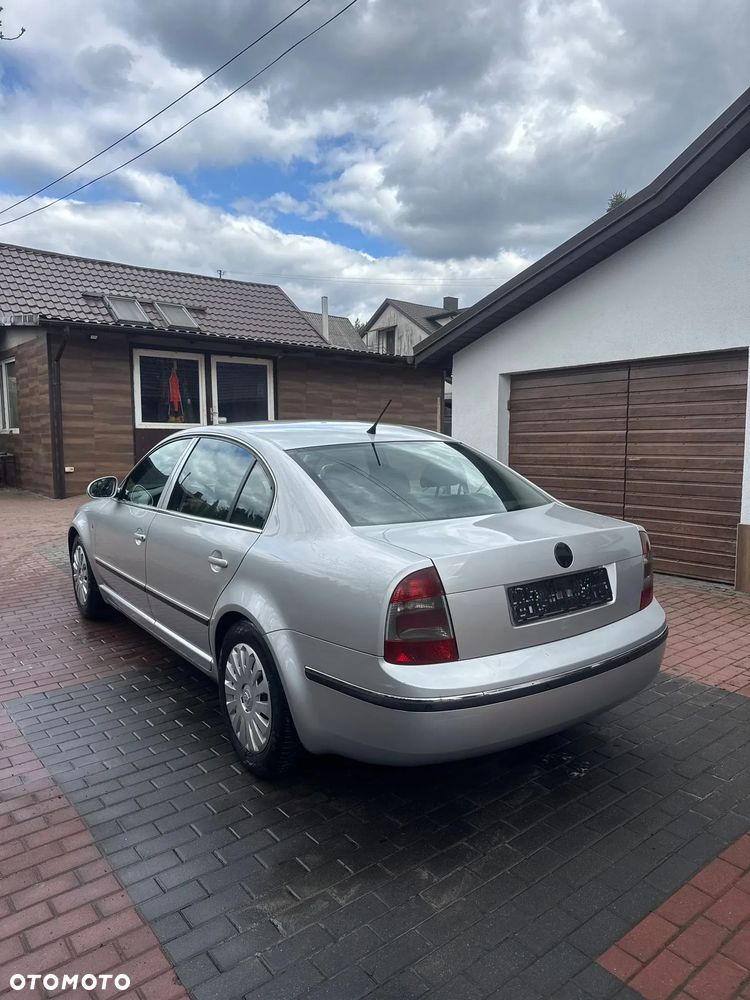 Skoda Superb 2.0 TDI DPF Ambiente - 6