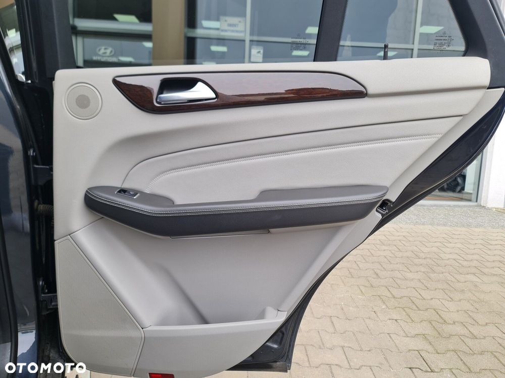 Mercedes-Benz ML 350 BlueTec 4-Matic - 32
