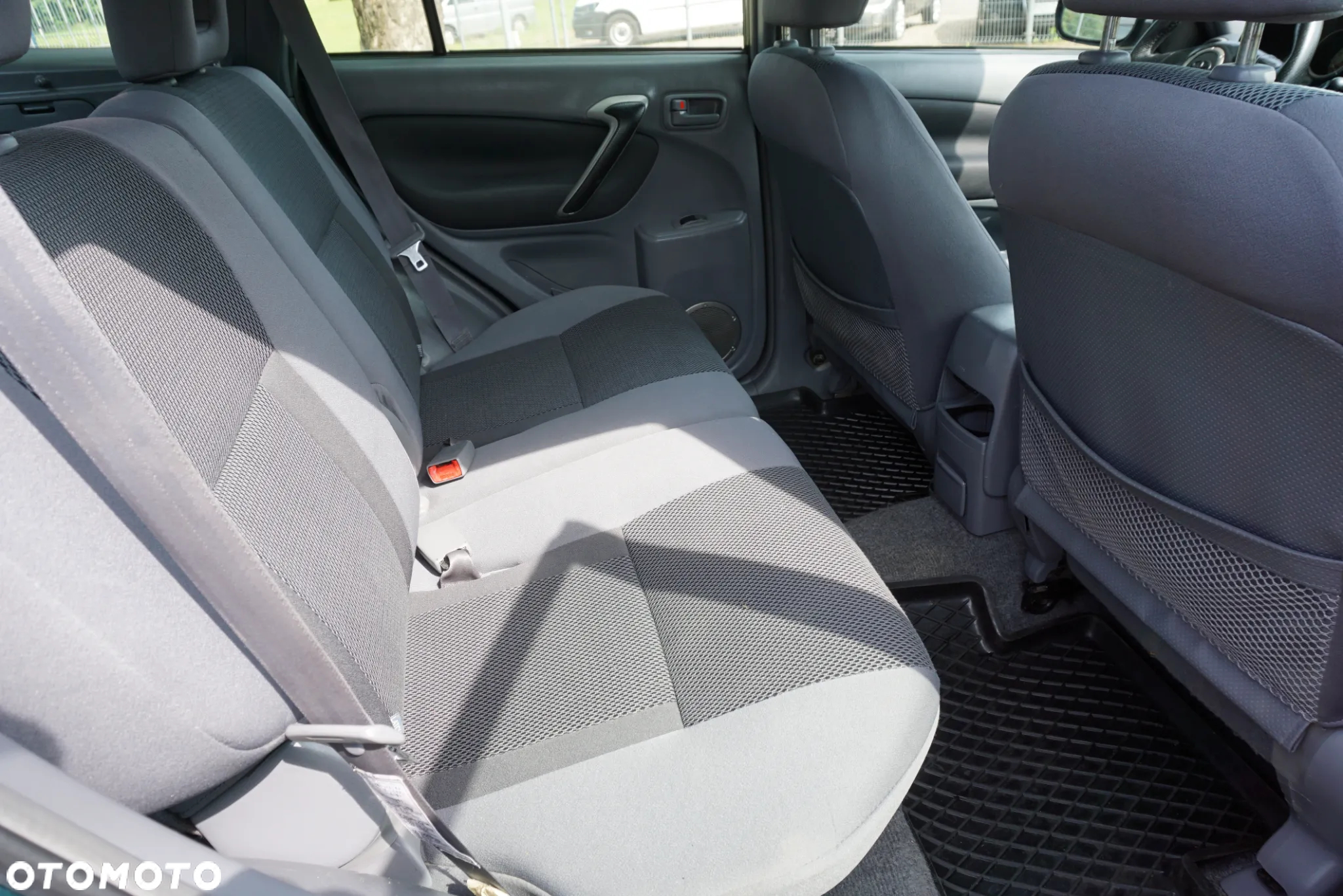 Toyota RAV4 2.0 VVT-i 4x4 - 14