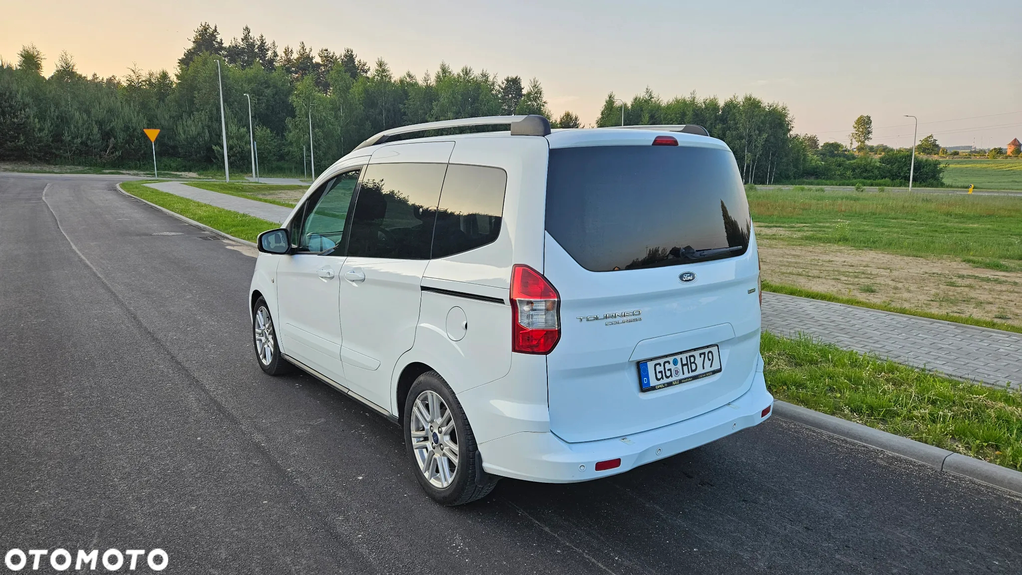 Ford Tourneo Courier 1.0 EcoBoost S&S Titanium - 6