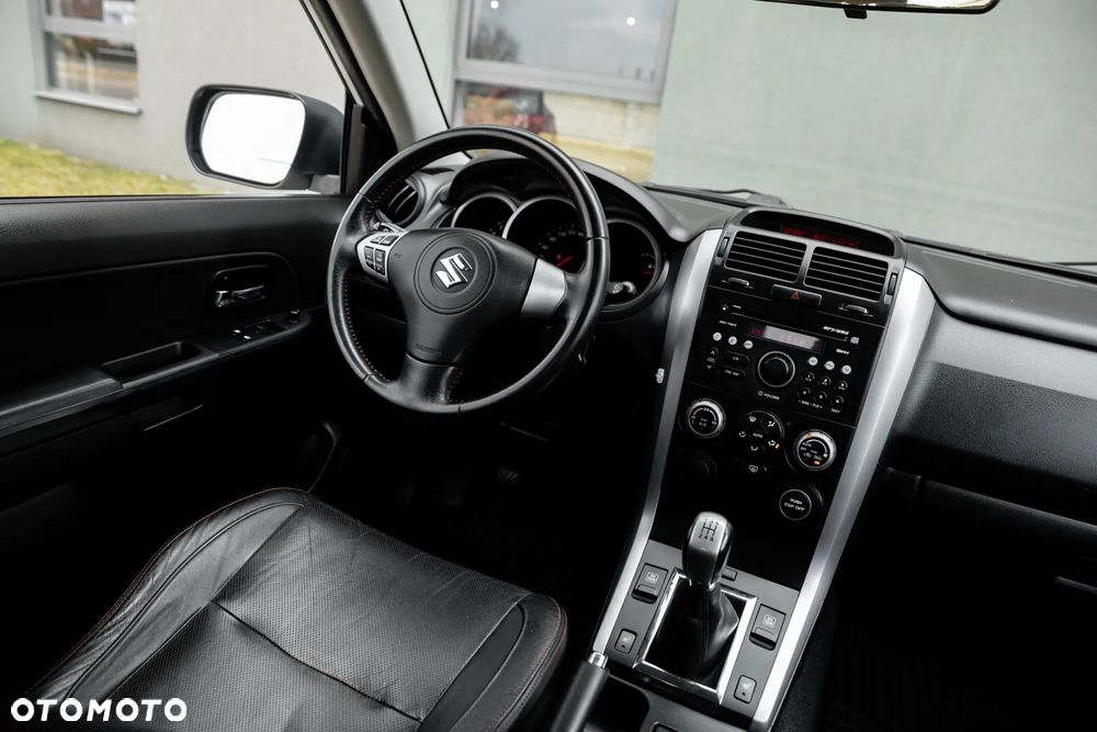 Suzuki Grand Vitara 1.6 Black&White - 12