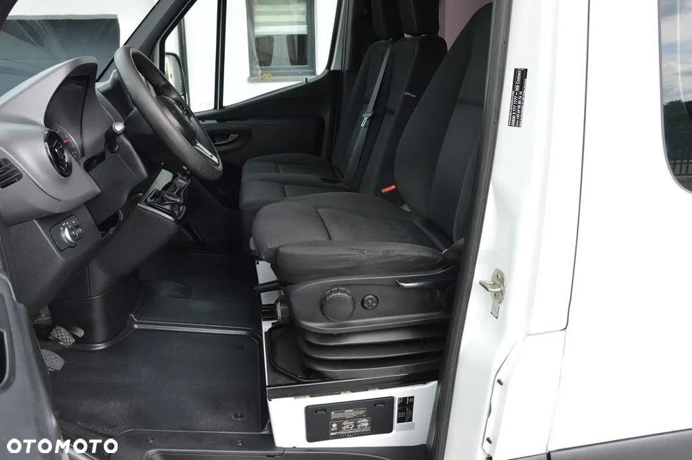 Mercedes-Benz Sprinter - 21