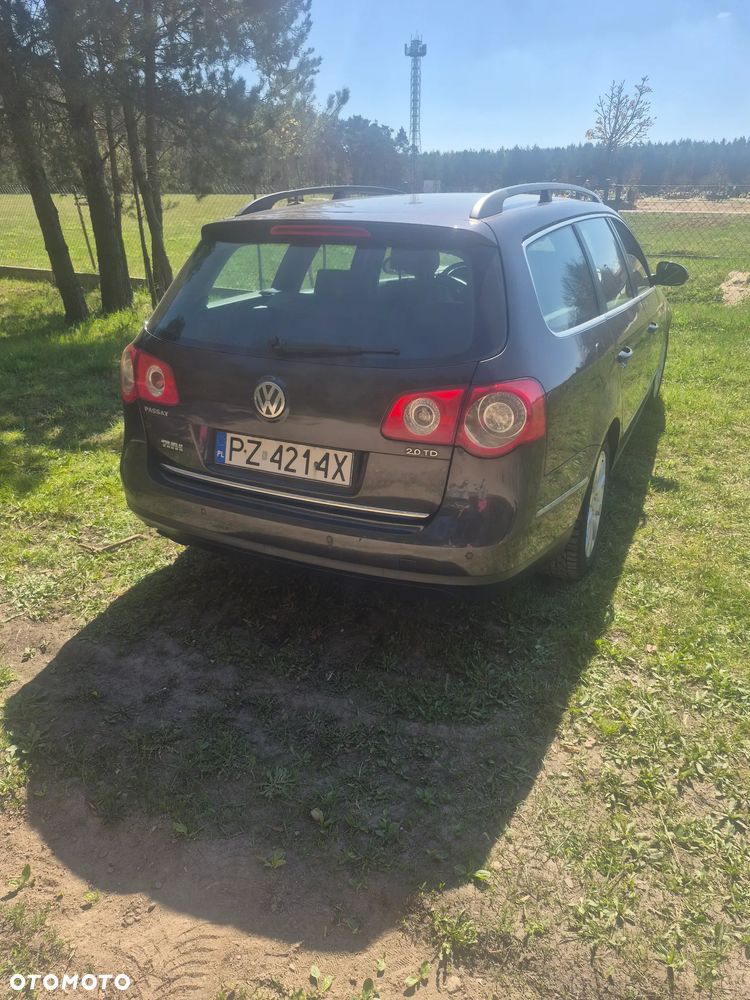 Volkswagen Passat 2.0 TDI Trendline DSG - 5