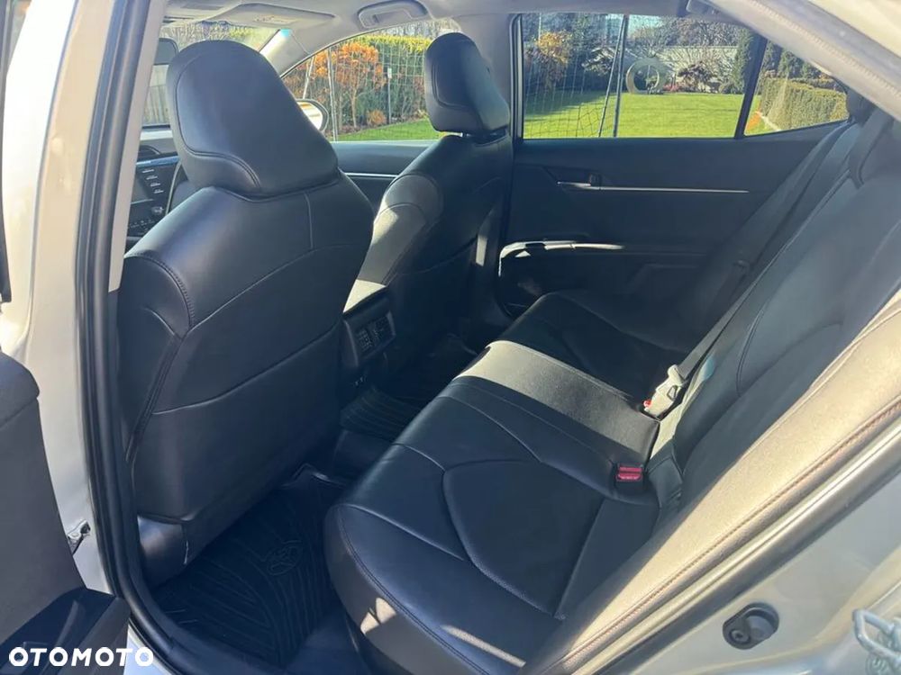 Toyota Camry - 10