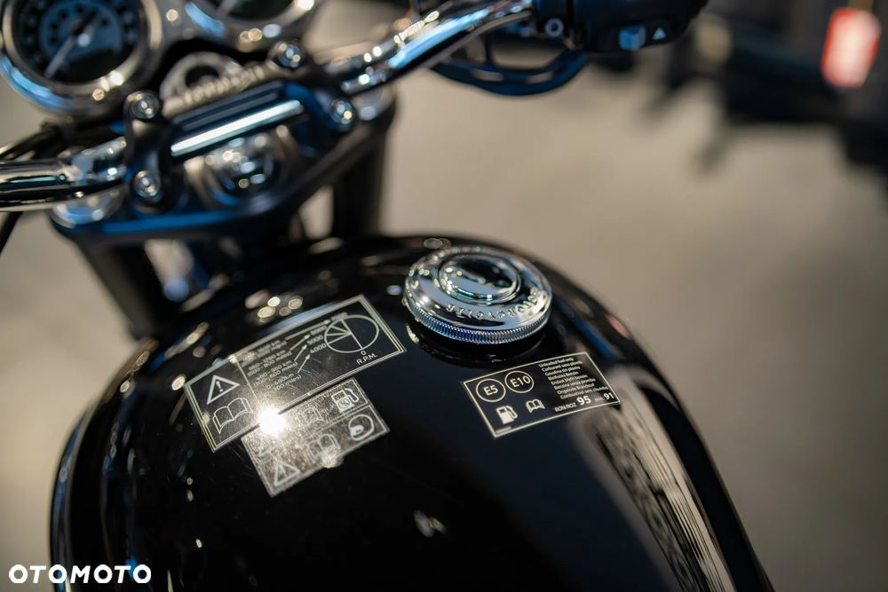 Triumph Bonneville - 24