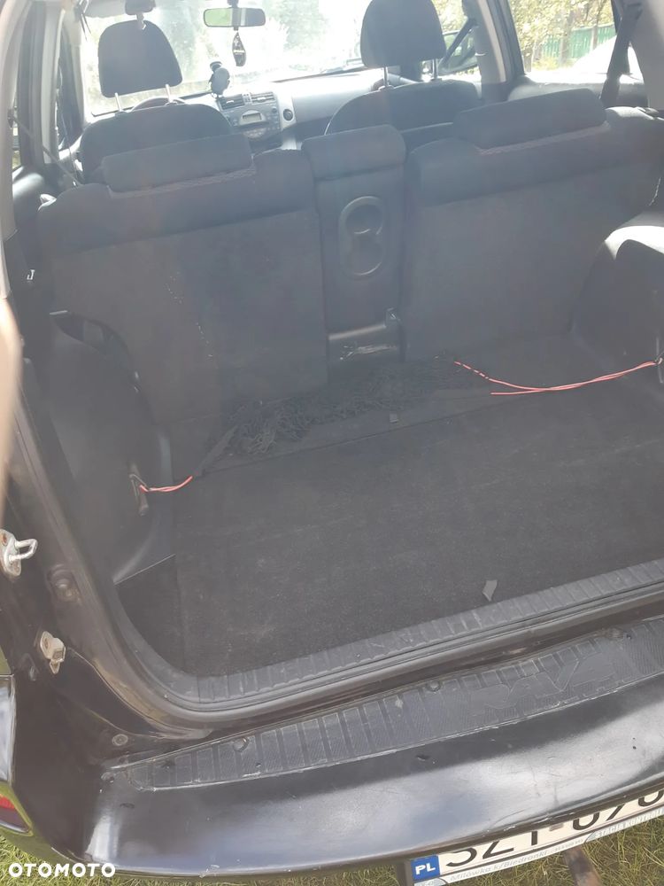 Toyota RAV4 - 12