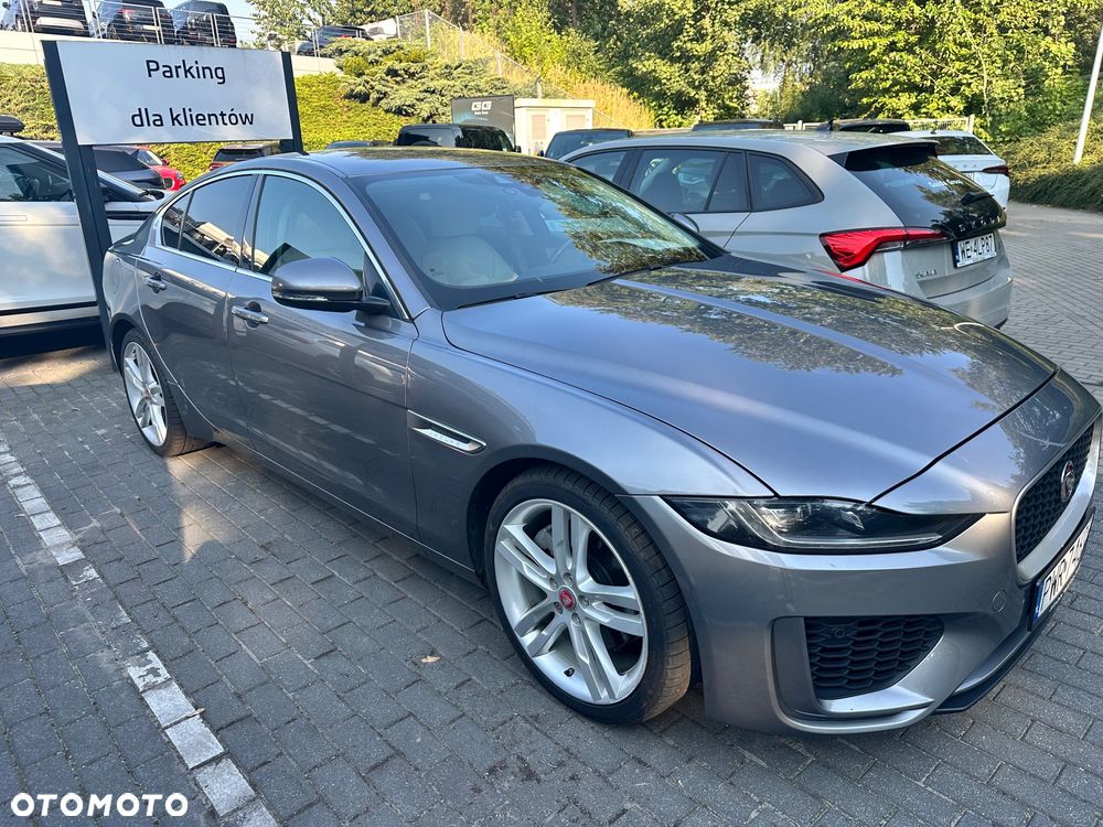Jaguar XE 2.0 D180 R-Dynamic S - 1