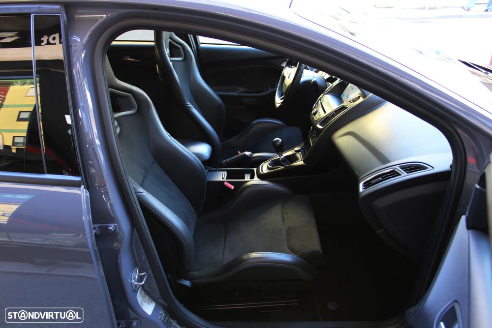 Ford Focus 2.3 EcoBoost S&S 4WD RS - 31