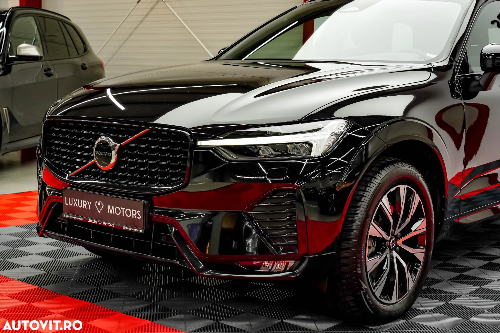 Volvo XC 60 B4 D Plus Dark - 17